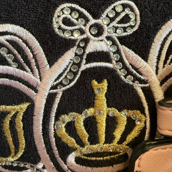 Beautiful JUICY COUTURE JUICY LOVERS CLUB BOWLER LIQUORICE PINK XBODY Bag - Picture 9 of 16